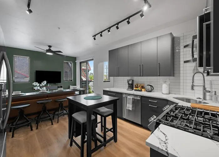 Apartment Pfr - Highland, 3br 2ba Shadyside Condo, 2 King Beds, 3rd Floor Walkup